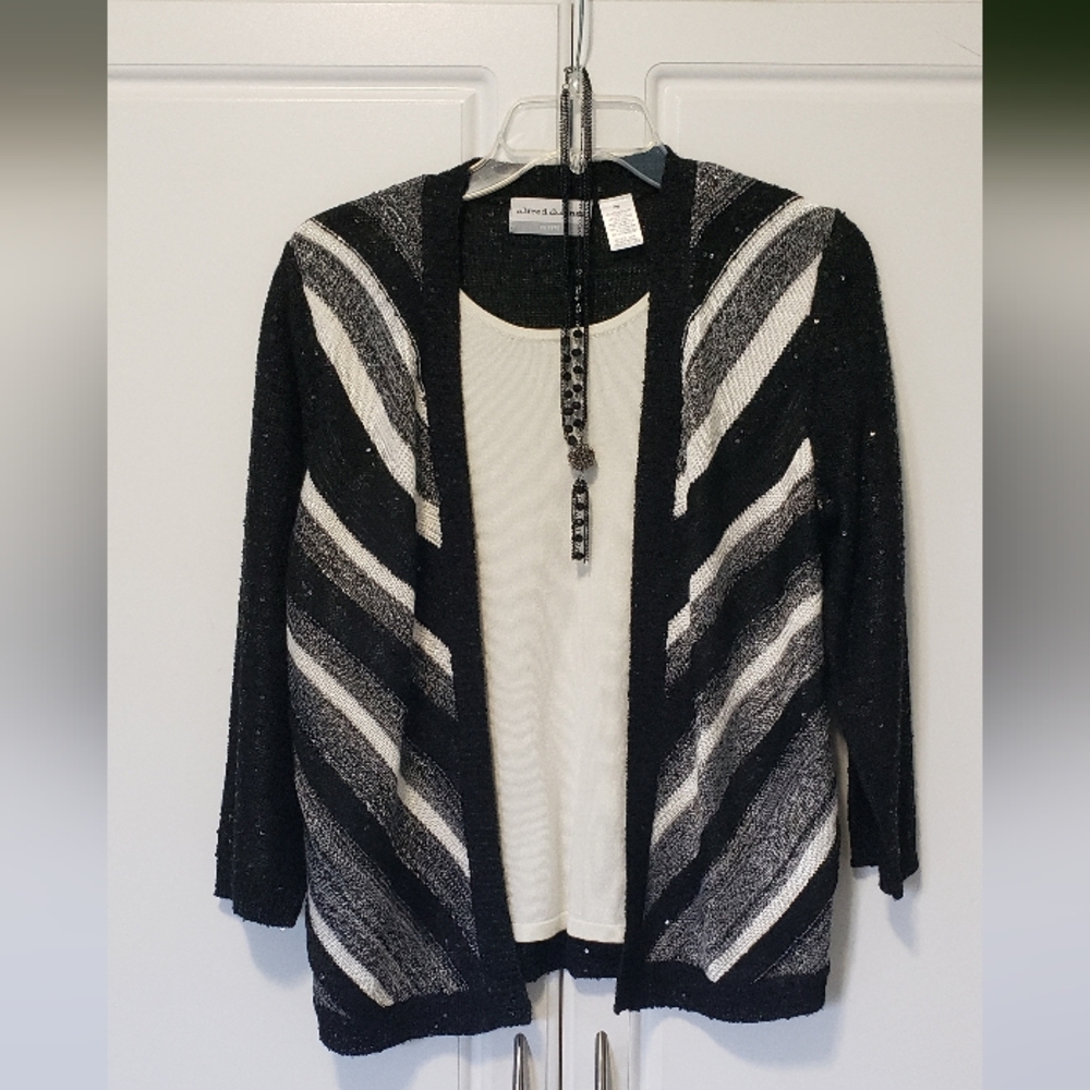 Alfred Dunner Black & White Top  Petite Medium